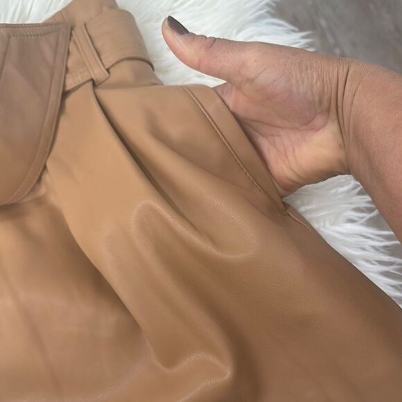 TRUTH by Republic Faux Leather Stylish Tan Women's Shorts Size 8 - Picture 6 of 11